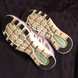 Nike Shoes - Women’s Nike FITSOLE Athletic Shoes Nike Shoes - Women’s Nike FITSOLE Athletic Shoes